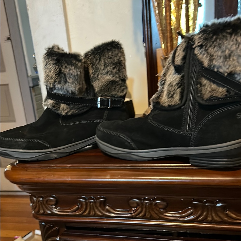 Women's Black Fur-Lined Boots